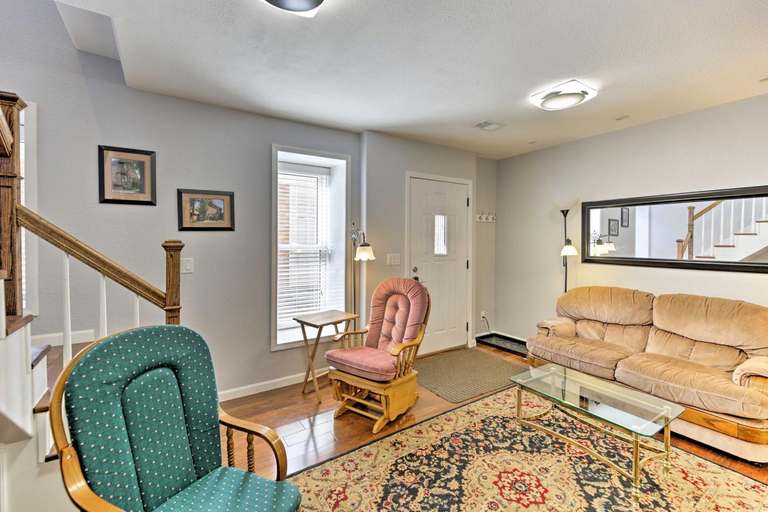 Others 5, Charming Historic Condo - Walk to Downtown and UW, Albany