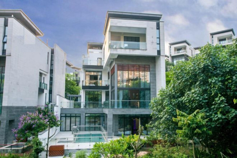 Exterior & Views