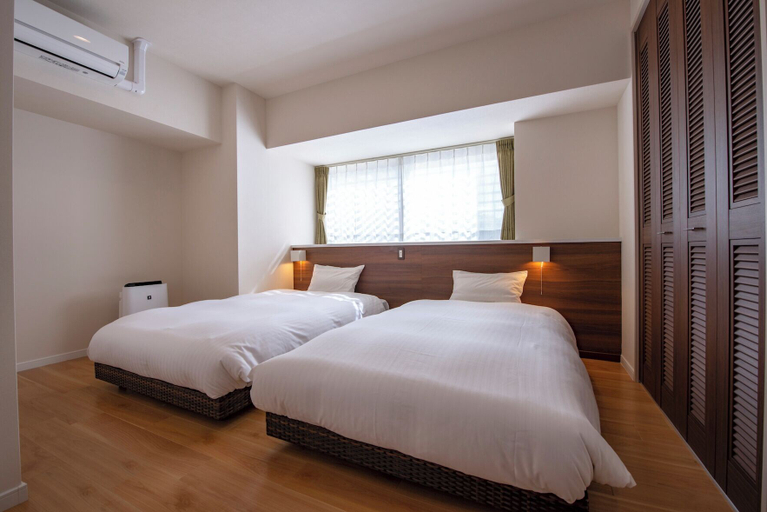 Bedroom 3, Lieta Nakayama, Nago