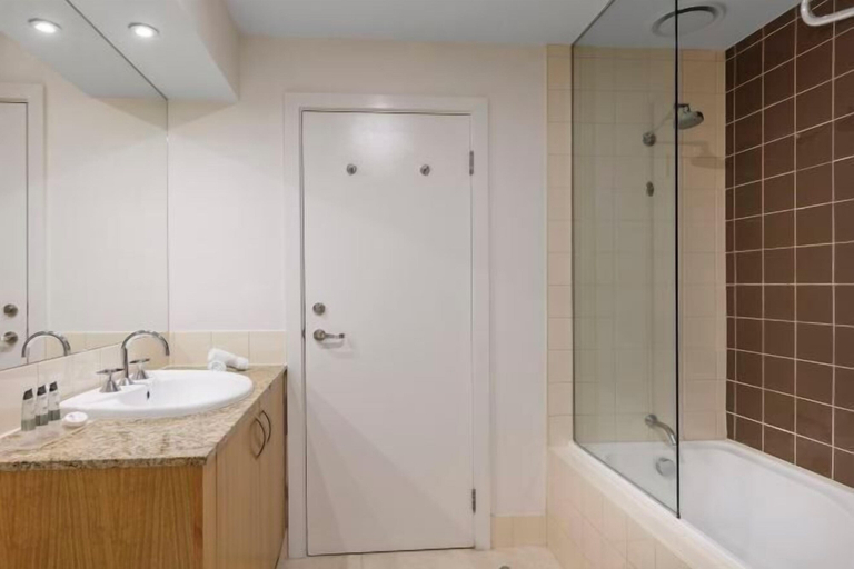 Bathroom 10