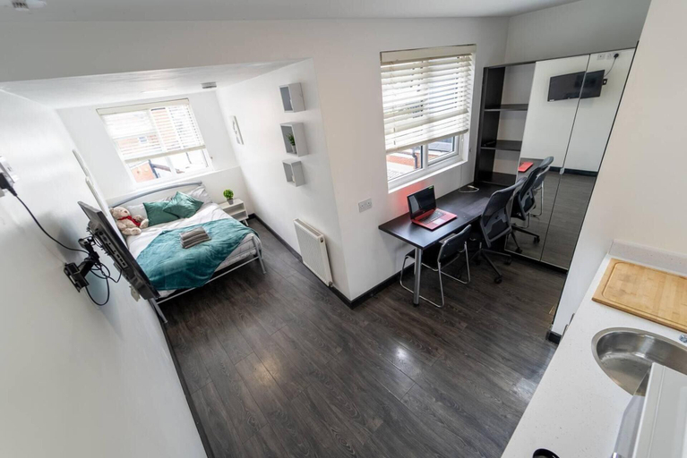 Others 3, Cosy top Floor Studio Available Near the City!, Birmingham