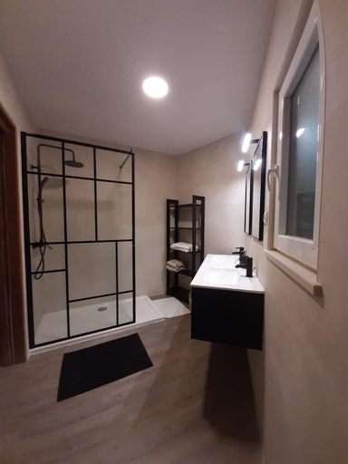 Others 3, Family House, Vila do Bispo