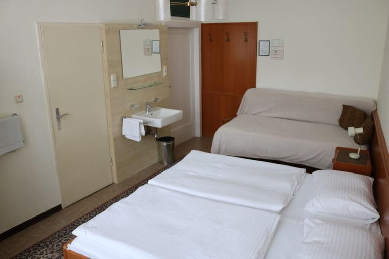 Bedroom 4, Pension Reimer, Wien