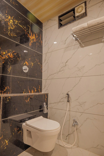 Bathroom 4, Hotel Dream Inn , Indore