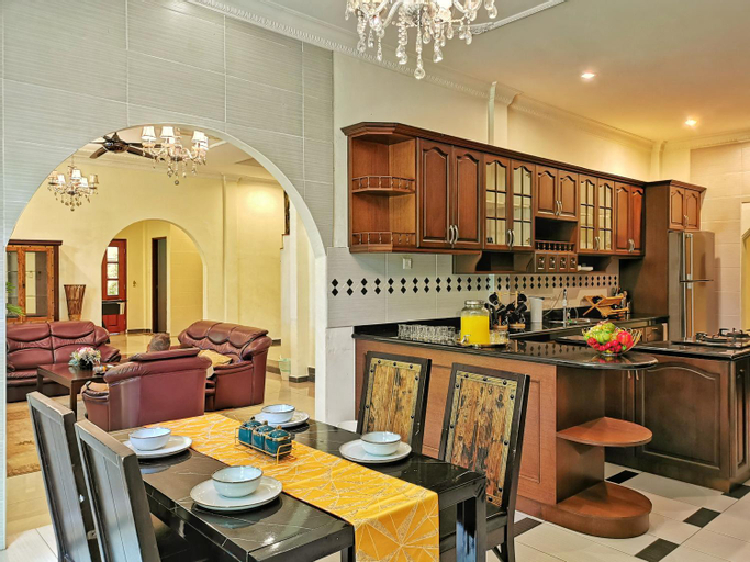 Dining Room 6