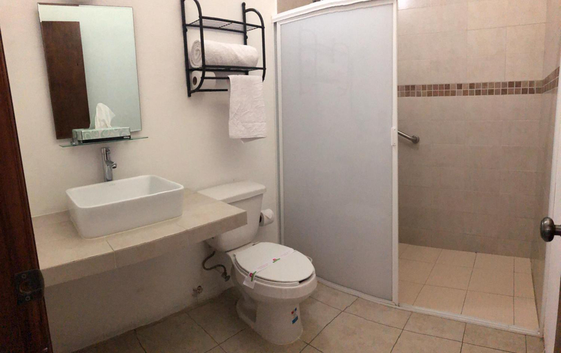 Bathroom 5, NAH SAM CHAK La Casa Rosada, Tapachula