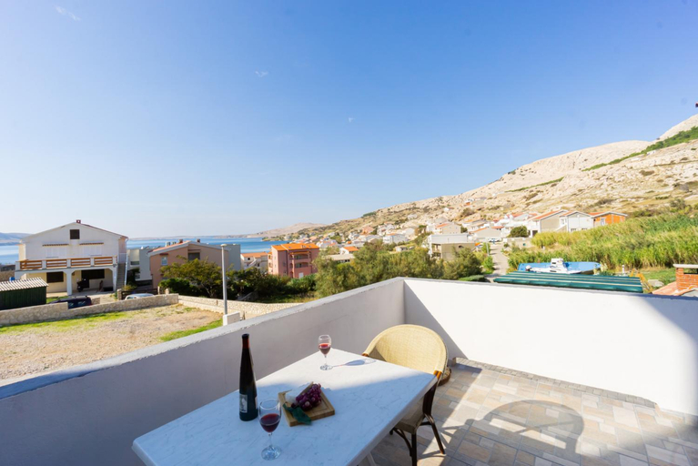 Others 2, Kob Orog good location with sea views and modern decor, Novalja