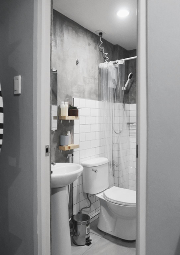 Bathroom 18