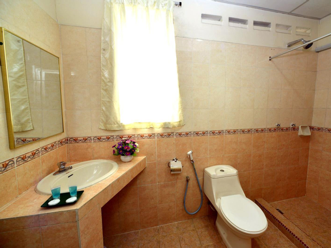 Bathroom 4