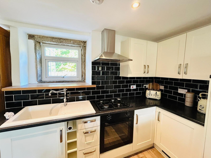 Private kitchen 3, Cozy Cottage in Mytholmroyd nr Hebden Bridge, Calderdale