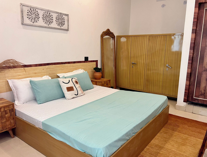 Bedroom 5, Prithvi Hotel, Garhwal
