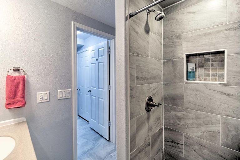 Bedroom 3, Charming Historic Condo - Walk to Downtown and UW, Albany