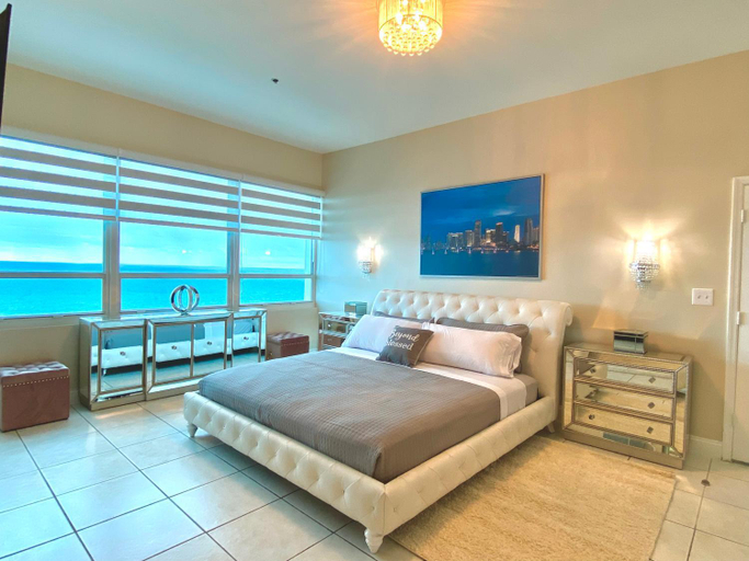 Others 5, Large luxurious direct ocean front Penthouse or Deluxe one bedroom ocean front condo-free parking-, Miami-Dade