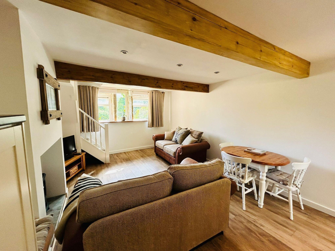 Living area 5, Cozy Cottage in Mytholmroyd nr Hebden Bridge, Calderdale