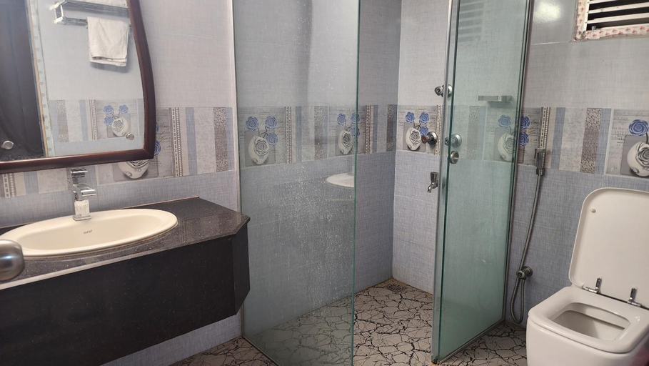 Bathroom, Hotel Media, Cox's Bazar