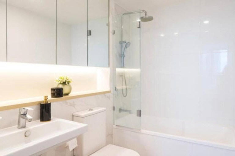 Bedroom 4, L19 Spacious Apt, Wi-Fi, Parking by Stylish Stays, Brisbane