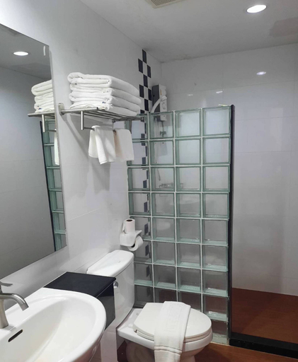 Bathroom 4, Jomtien Hisotel, Pattaya