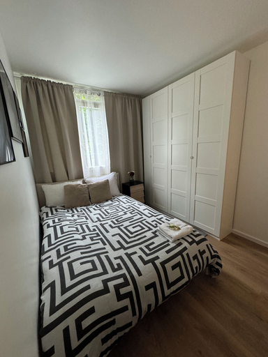Bedroom 2, Une chambre dans un appartement, chez l’habitant, Essonne