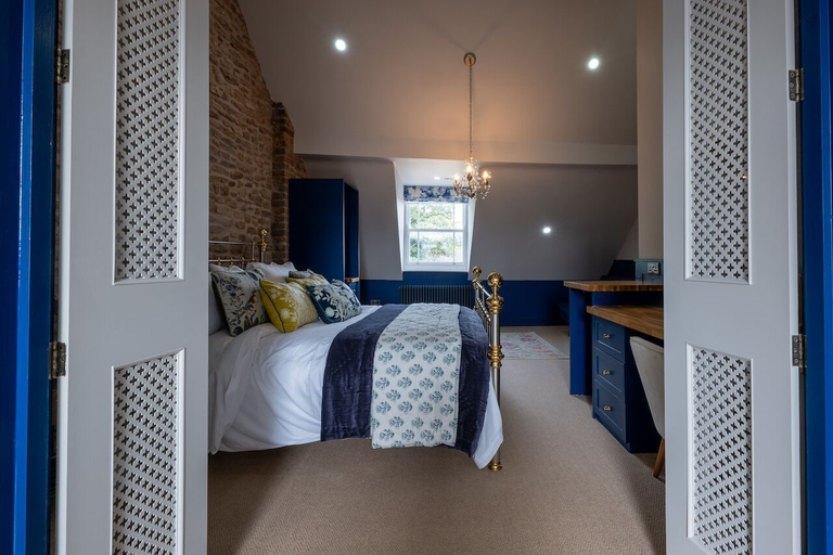 Bedroom 2, The Sheep and Penguin, Somerset