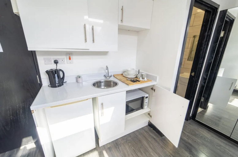 Others 5, Stunning Studio by Queen Elizabeth Hospital, Birmingham