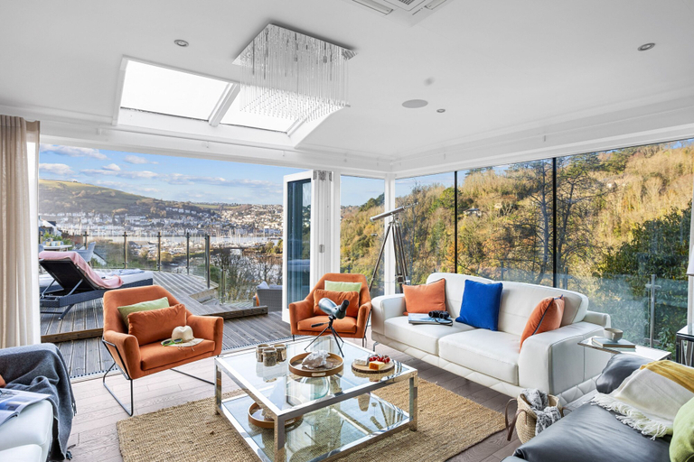 Room 3, Homefield in Dartmouth, Devon