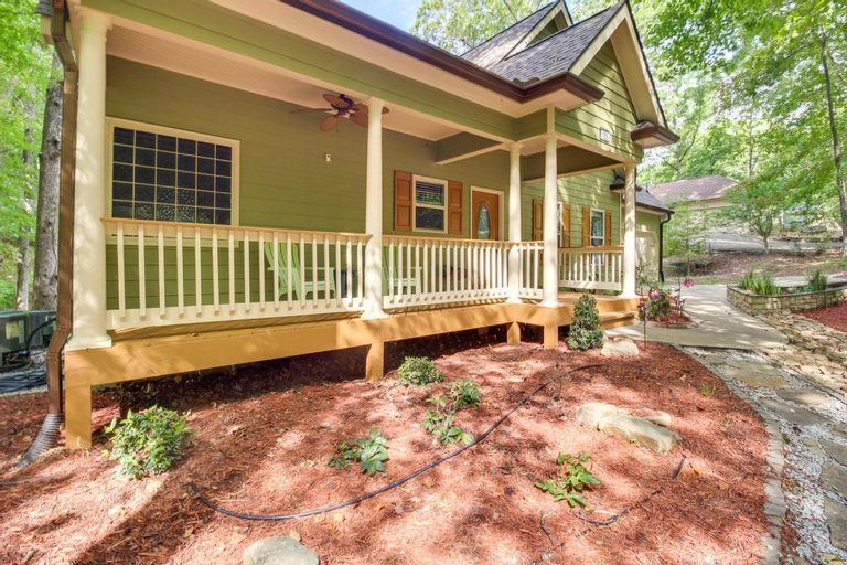 Serene Shores Lakefront House with Dock!, Cherokee