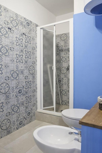 Bathroom 3, Donna Mariella, Napoli