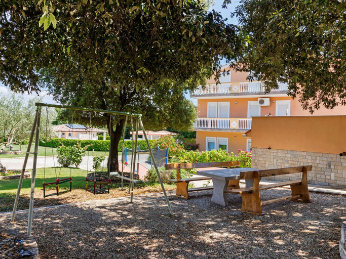 Exterior & Views 2, Mobile Home in Banjole Near Beach Centinera, Medulin