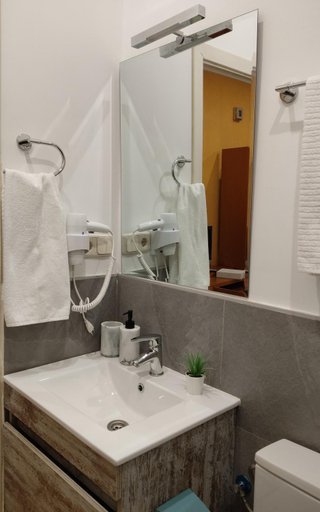 Bathroom 2, ESTUDIO EN FUENCARRAL Granvia, Madrid