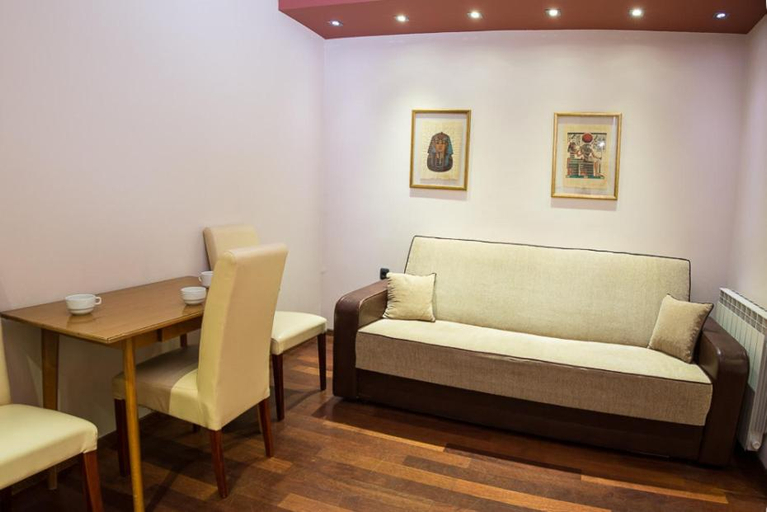 Others 5, Vila Centar