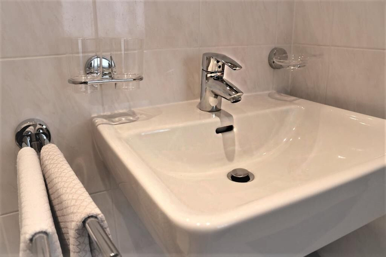 Bathroom 4, Pension Reimer, Wien