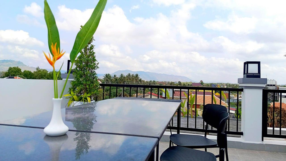 Others 4, H&M Boutique, Kampot