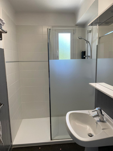 Bathroom 3, Hotel de la cale, Finistère