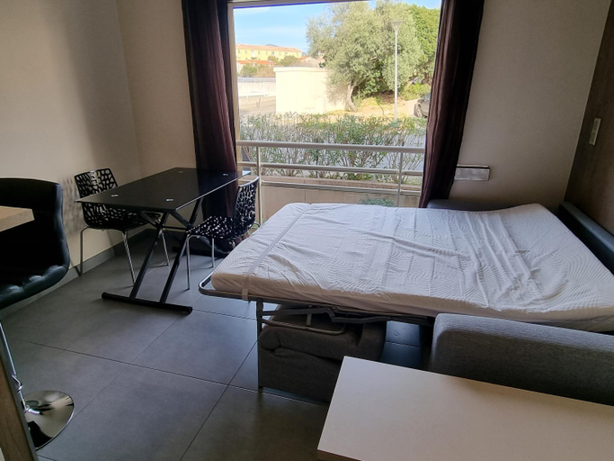 Bedroom, Studio climatisee dans residence a 5 minutes des plages a pied, Corse-du-Sud