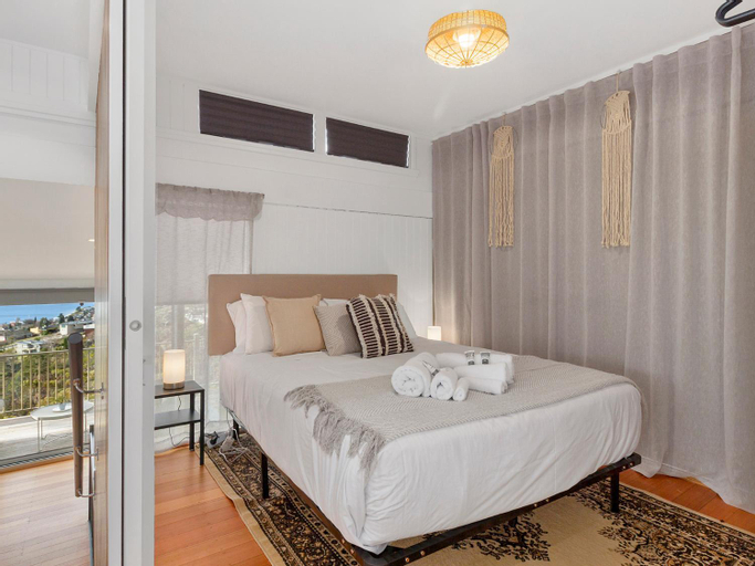 Spectacular Views - 5 Bedroom House and Unit - Free Parking - Free WIFI, Hobart