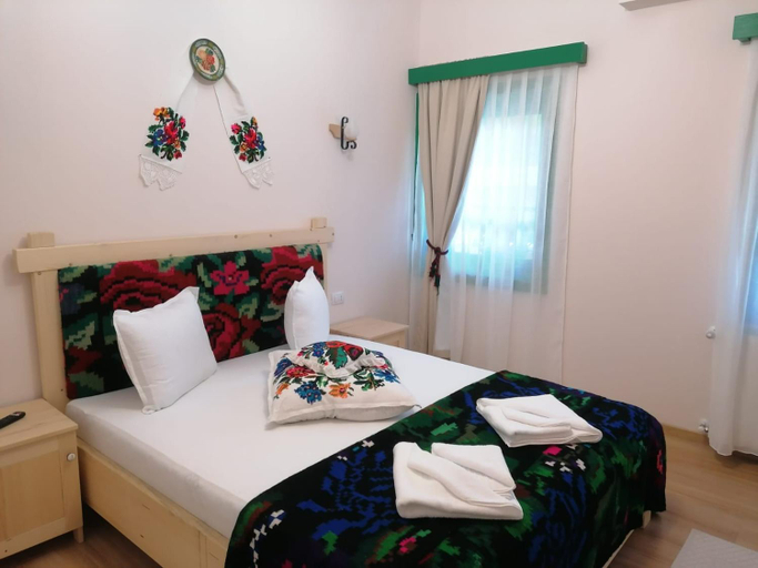 Others 2, Pensiunea Casuta din Deal, Moisei