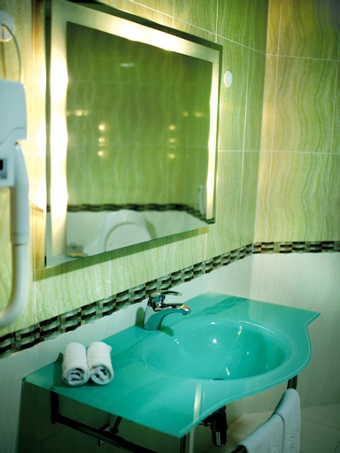 Bathroom 10