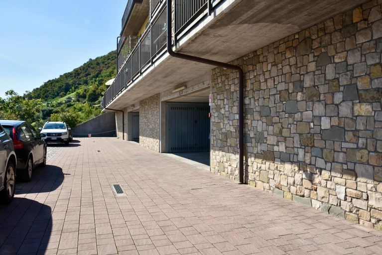 Italian Vacation Homes - La Petite Maison du Lac, Bergamo