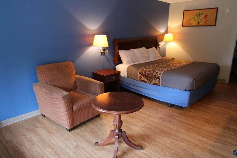 Bedroom 3, 121 Motel Battleboro, Nash
