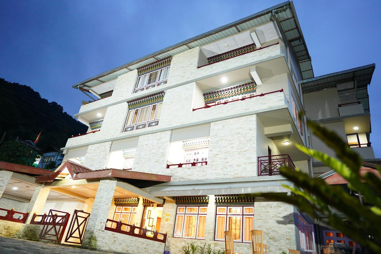 Exterior & Views