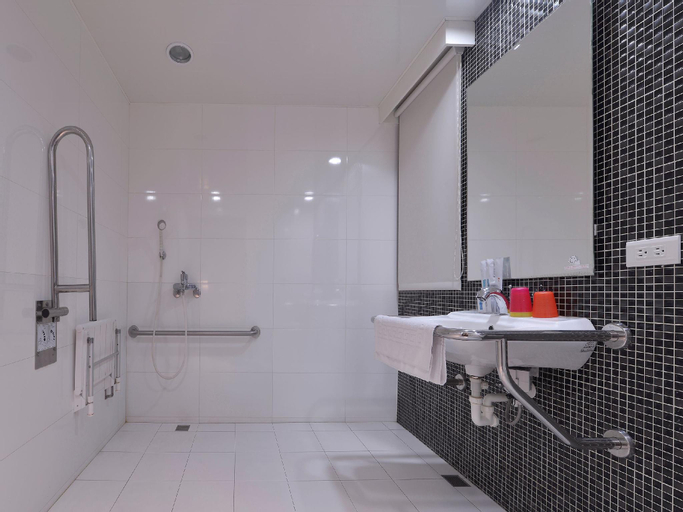 Bathroom 9
