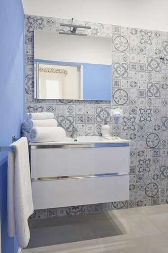 Bathroom 4, Donna Mariella, Napoli