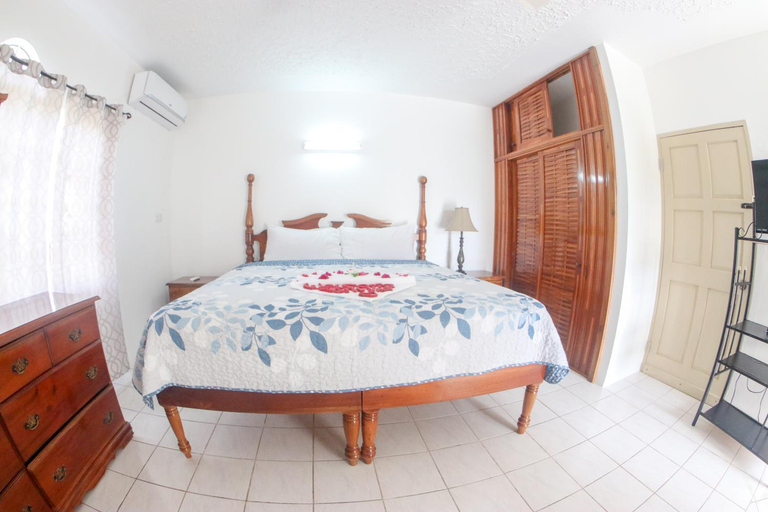 Others 5, Van Villa Guesthouse