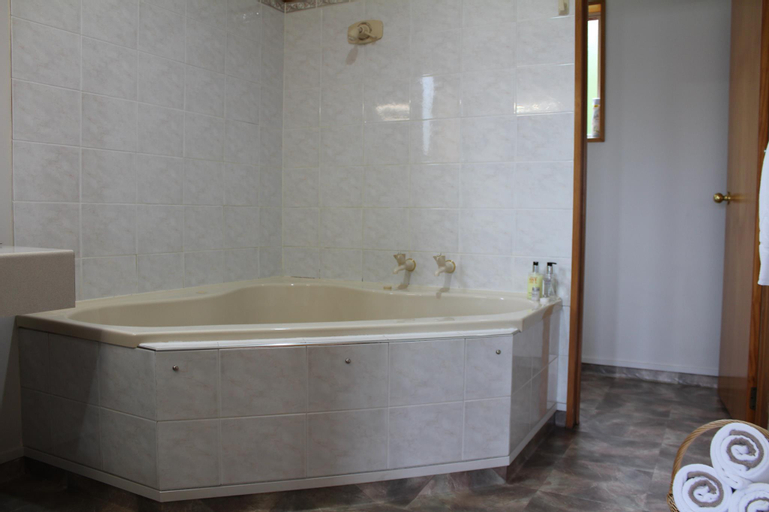 Bathroom 7