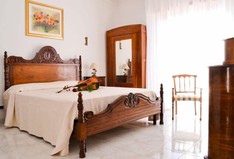 Bedroom 2, Le stanze di Cornelia, Rome