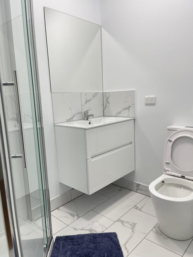Bathroom 2, Riverside Hotel, Moira - West