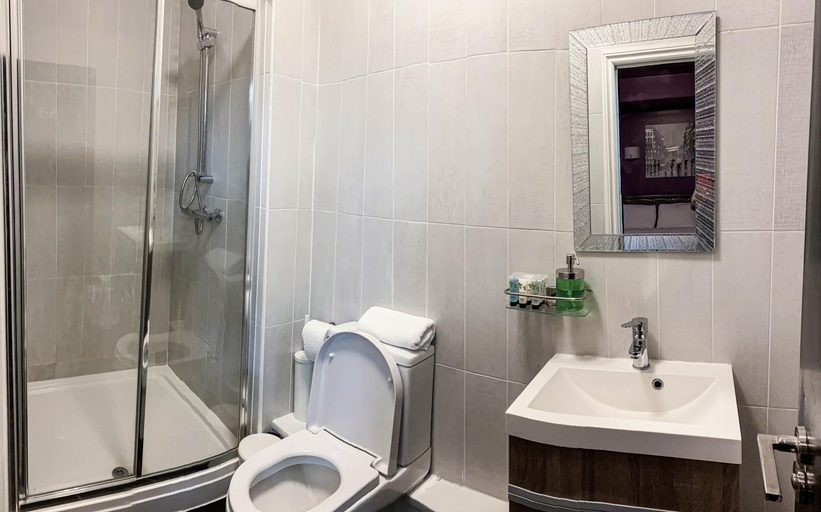 Bathroom, WNS Apartments Canary Wharf, London