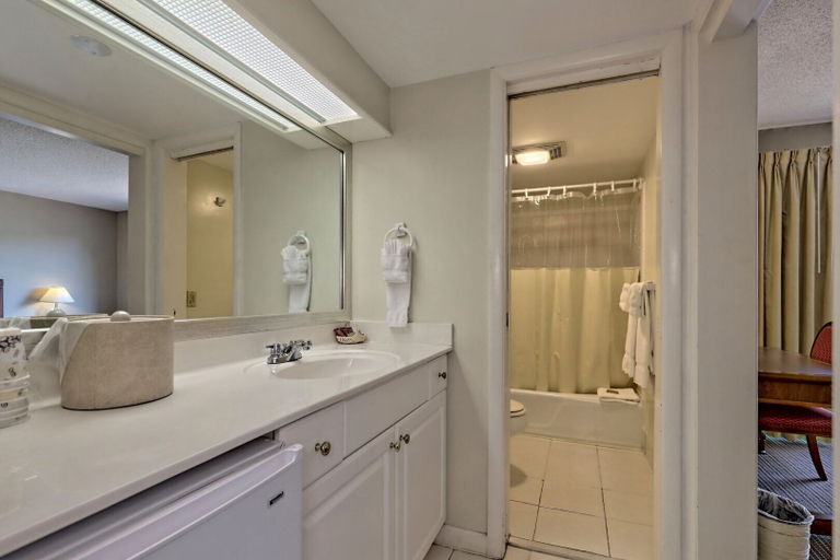 Bathroom 5, Kingwood Resort, Rabun