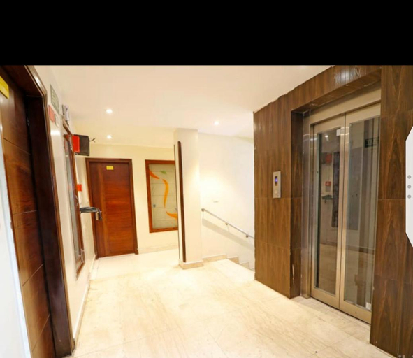 Others 4, Hotel Le Mem, West