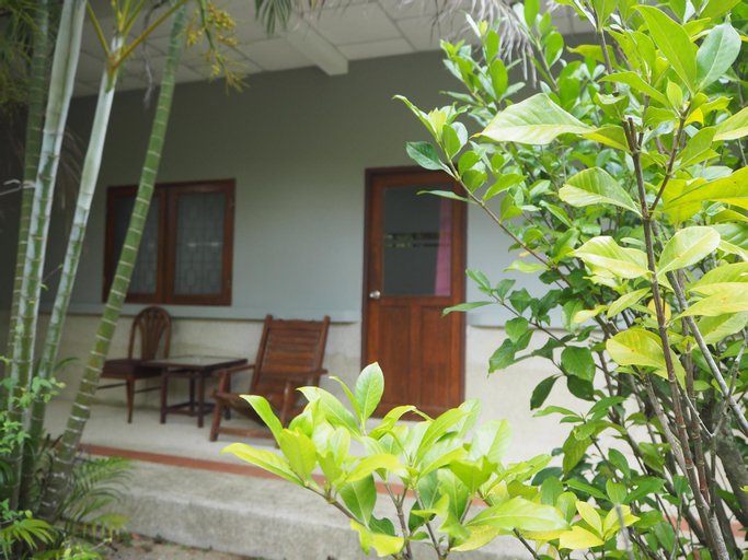 Exterior 9